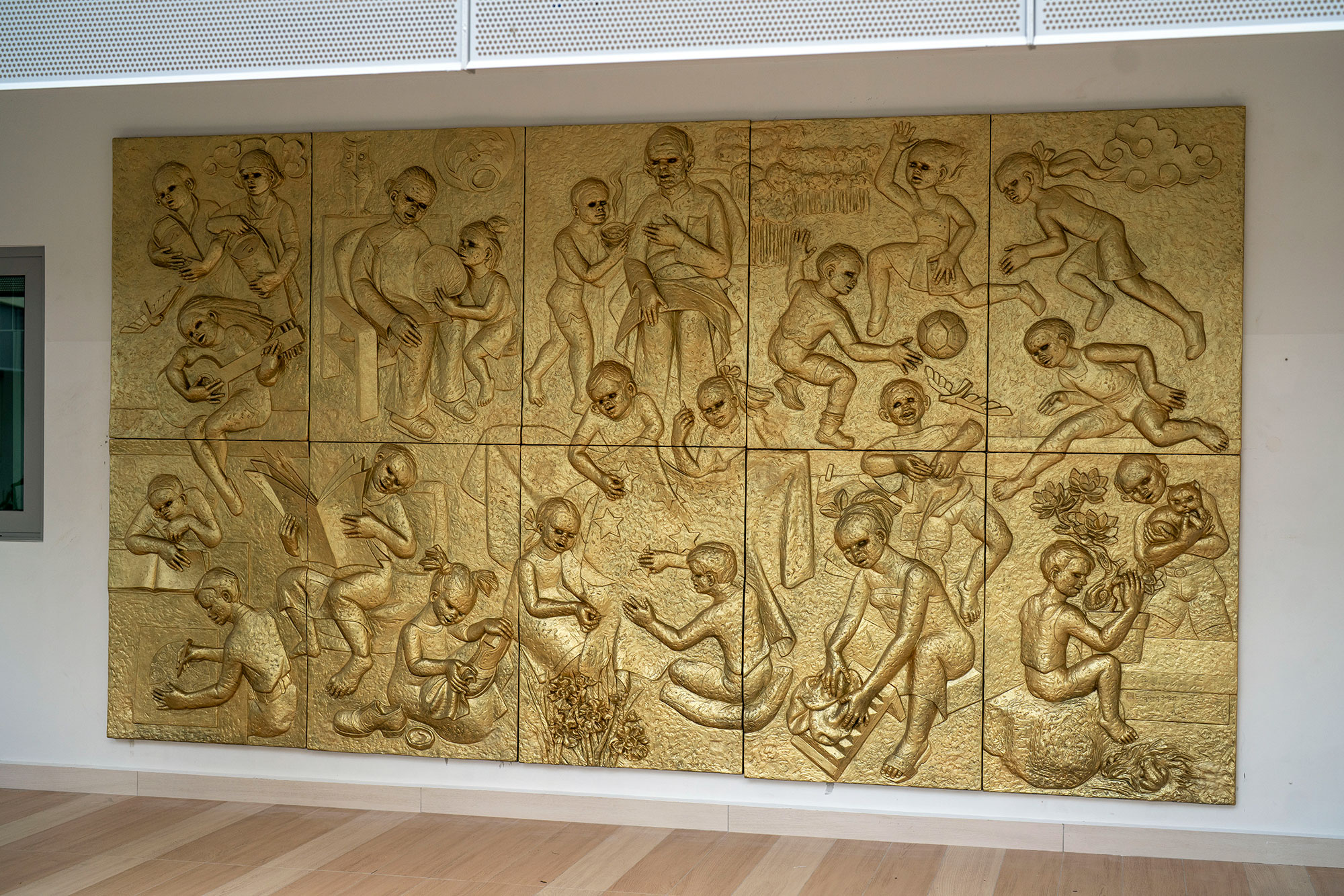 Ng Eng Teng wall relief after restoration